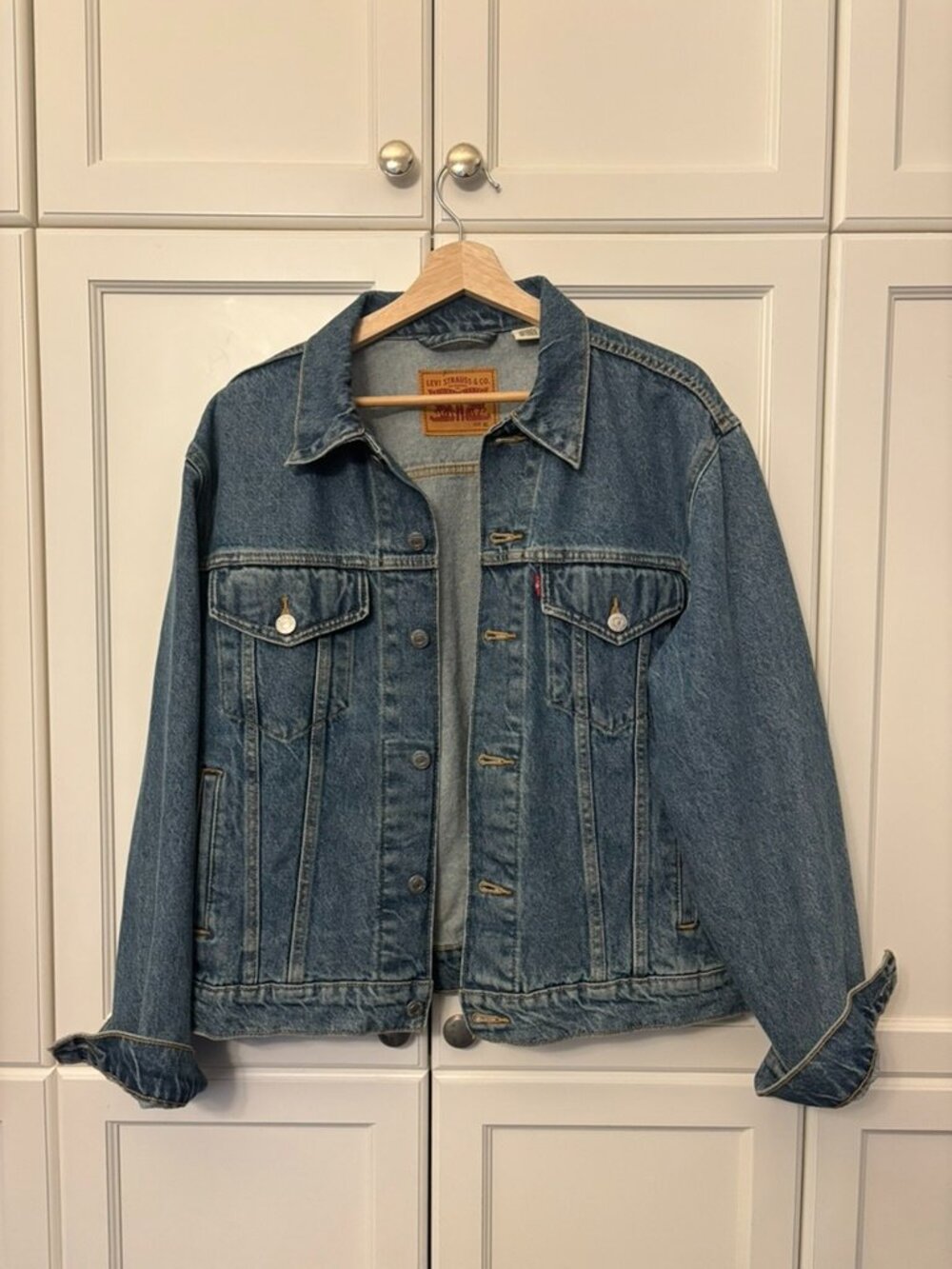 LEVIS - Medium wash denim jacket - Size XL